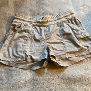The North Face- tan Shorts -Size L